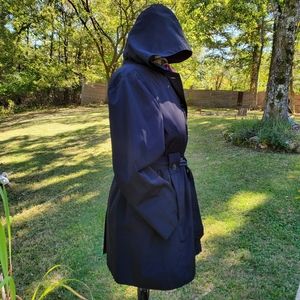 Balck Log Fog raincoat XL/Large with hood pockets and tie waist